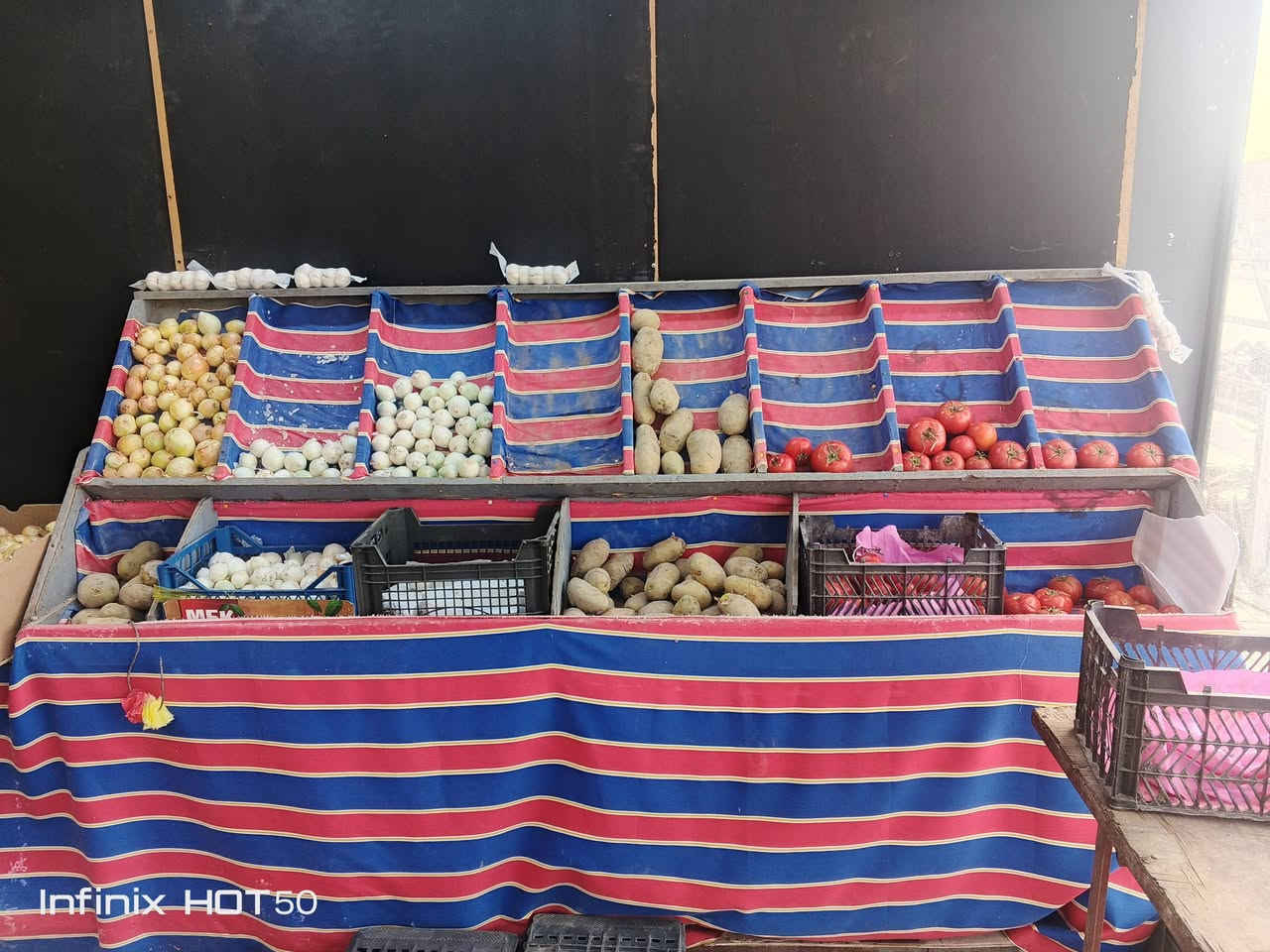 رفوف مخضر للبيع  مكانهن جولان السعر 150 قفل  مع الحديد مالهن شغل مالهن يخبل تجي تشوف بعينك رقم تلفوني ***********
