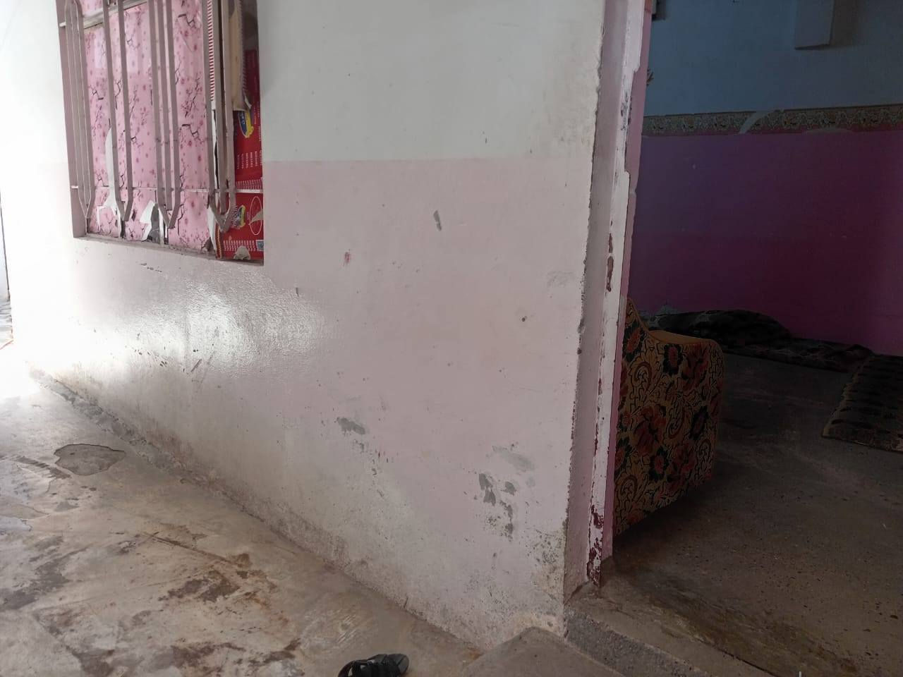 الدار للبيع في حي الصلاح الزراعي قرب مجسر اليرموك 
الدار طابقين الطابق الاول غرف نوم 3استقبال هول مطبخ صحيات كراج طابق الثاني غرفتين نوم 
مساحه 200متر وجهه 12متر 
السعر خاص او الاتصال على الارقام التالية 
ابو عبدالله ***********
حمودي الجواري ***********
او زيارة المكتب الكائن في حي الغفران قرب منتزه بست فيو
