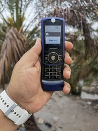 للبيع موترلا سلايت نضيف مع كارتون ٠٧٧١١٠٧٧٣٥٥