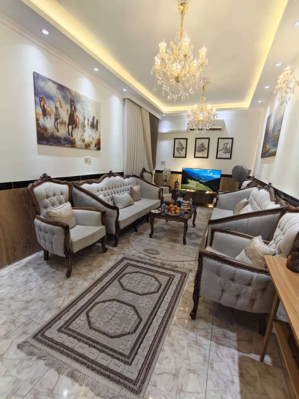 ⭕️دار للبيع في حي الكرامة على شارع اليهودية مباشرة 

⭕️المساحة ١٦٥م زراعي الواجهة ١١م

⭕️بناء ٢٠٢٠ 

⭕️الطابق الارضي يحتوي على صالة وهول ومطبخ وغرفة نوم ومجمع صحيات 

⭕️الطابق الثاني يحتوي على ثلاث غرف نوم ومجمع صحيات 

⭕️لطلب السعر مراسله الصفحة او الاتصال على الارقام 

*نستقبل جميع عروضكم السكنية 🏠 والتجارية 🏡 بكافة مناطق الحلة 
……………………………..
للمزيد من المعلومات⬇️

*مراجعة مكتب بابل الكائن في شارع ٦٠ مقابيل حلويات ريف دمشق اوكراج ناجي كماش سابقاً او الاتصال ☎️ 

***********ابو احمدالاسدي  
***********احمد الاسدي
***********امير الاسدي
