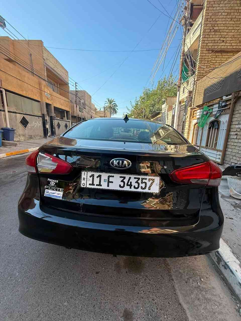 للبيع كيا فورتي ١٨
السيارة بدون مواصفات فقط محدد سرعة 
السيارة كلشي واضح بصورمحرك مكفول صدرها حلو نظيف السيارة استعمال شخصي ضربتها بالجنطة على كد شبر تقريباً والحوض من جهة اليسرة مثل مموضح بسونار 
بيها مكانات بالبابين اليمين بارد واضحات بصورة ايضاً السيارة تجي اشوفها تشلع عيني 
عارضها ب١١٠$ والشراي يدلل 
مكانها بغداد الغزالية وهذا رقمي 
***********
