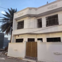 يوجد بيت مساحه 100متر مربع +قاطين07725435308