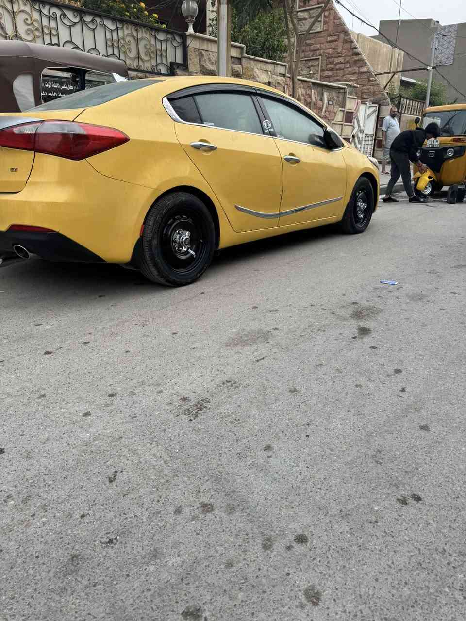 السلام عليكم فورتي ٢٠١٦ فول موصفات بصمه فتحه مري شفط محرك جيد اي محرك مفتوح السعر ٩٩ وبيه مجال حك الجيه العنوان العطيفيه رقم الهاتف ***********
