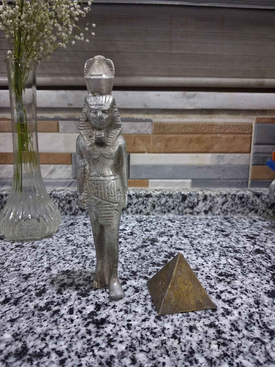 🔥 بسعر حرق... 8 دنانير فقط! 🔥

مجسم قرآني قديم مشغول يدويًا بطريقة الصب، قطعة تراثية مميزة بتفاصيل جميلة وجودة عالية.

📏 الارتفاع: أكثر من 20 سم
✅ حجم جيد
✨ مناسب للديكور، وهواة اقتناء التحف والقطع التراثية.

💰 السعر: 8 دنانير فقط

🚚 يتوفر خدمة التوصيل إلى جميع أنحاء المملكة.

للحجز أو الاستفسار، راسلنا على الخاص.


**إذا كنت صاحب هذا الإعلان وتريد حذفه لأي سبب، رجاءا أرسل رسالة إلى الدعم الفني**