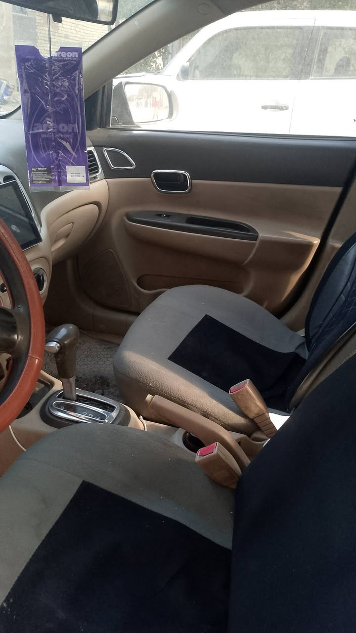 سيارة أكسنت خليجي محرك وكير وميكانيك جاهزة سنويتها بأسمي تحويل ثاني يوم البدي بلادي مابيها صبغ ولا ضربة فقط طخات بسيطة تتعدل على البارد رايدها ب70وبيها مجال تبريدها ثلج محرك 1600 رقم الموبايل***********
