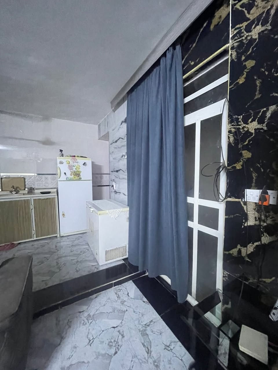 السلام عليكم بيت للايجار بشهداء ابو دشير بناء حديث وبيت ركن مقابيل المنتزهه للاستفسار ***********
