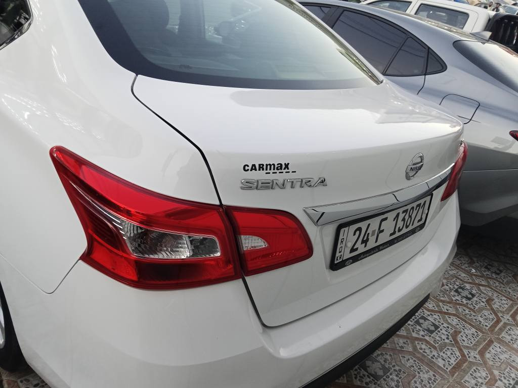 نيسان سينترا 2018
موصفات s 
بيها رادار 
جاملغ خلفي و باب خلفي صبغ 
بدون ارباك
كير و مكينة بشرط 
رقم و سنوية جديد 
سعر 118 و بيها مجال بسيط 
مكان دهوك 
*********** دهوك, العراق
