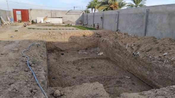 يالله على بركة الله منتجع هيكل للبيع طابو زراعي سند ٢٥ تحويل مباشر يتكون من غرفتين منام وصاله ومطبخ مجموعة صحيات مع مسبح مع حديقة المساحه ٦٣٠م واجه ١٥م نزال ٤٢م شارع ١٠م السعر ٨٥ وبي مجال حولي البعنون خلف موسسة العين للأيتام ***********
