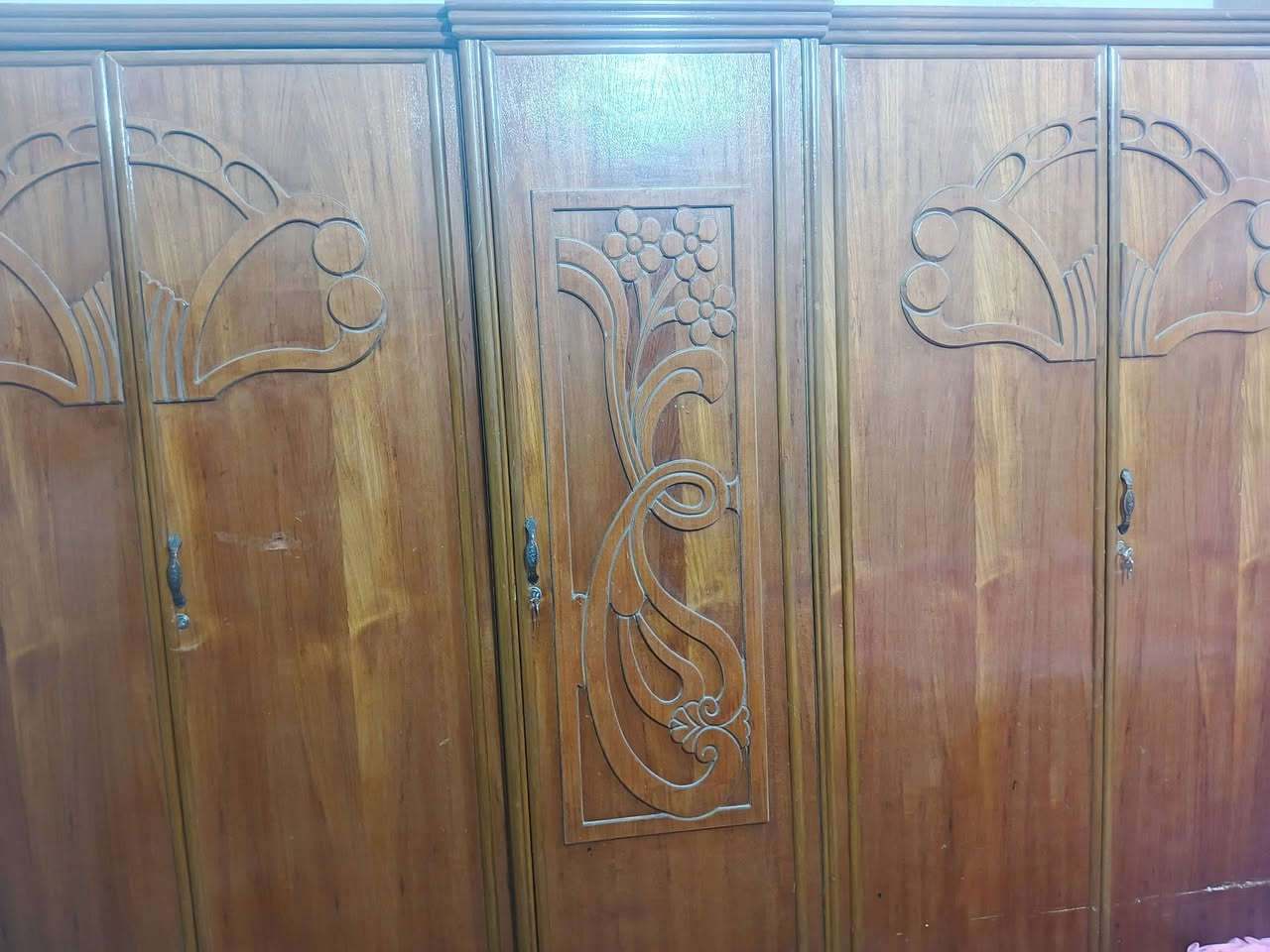 سلام عليكم غرفة تسكام نضيفه بس بسه ملاحضات  400
***********
