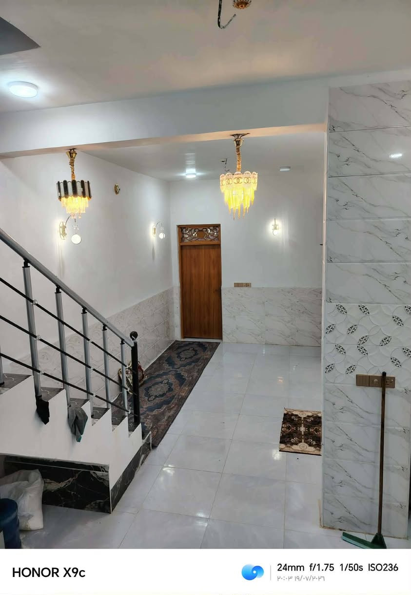 يالله   دار مساحه 100 متر  حي النداء شارع المجمعات.خلف مول بغداد   طابق ونص طابوك جمهوري وصب مركزي شغل مرتب  سند بسم صاحب الدار   لاستفسار. تصال ع رقم ***********
او خاص.
