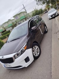 كيا سيدونا للبيع موديل ١٧ رقم دهوك السياره ضررها مرفق بالمنشور وهنا با...