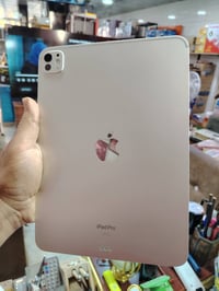 ايباد M4 • ٢٥٦ جيجا • بطارية ٩٦%