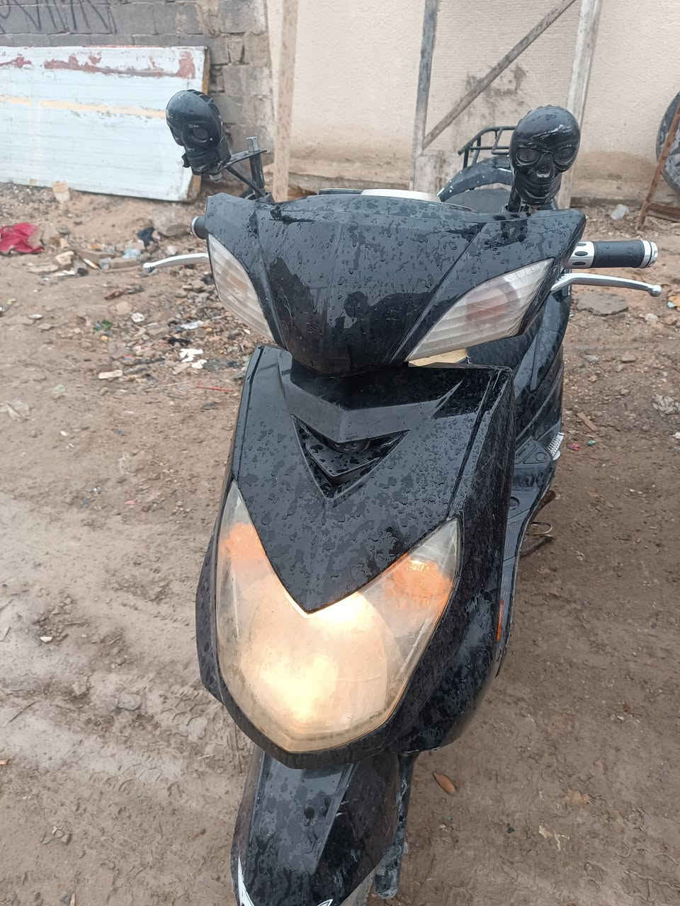 السلام عليكم عندي دراجة سكنس فحل للبيع كلة شغال عندي بس السلف واكف وهذا الصوت البل مكينة رايدها 400 وبيه مجال***********
