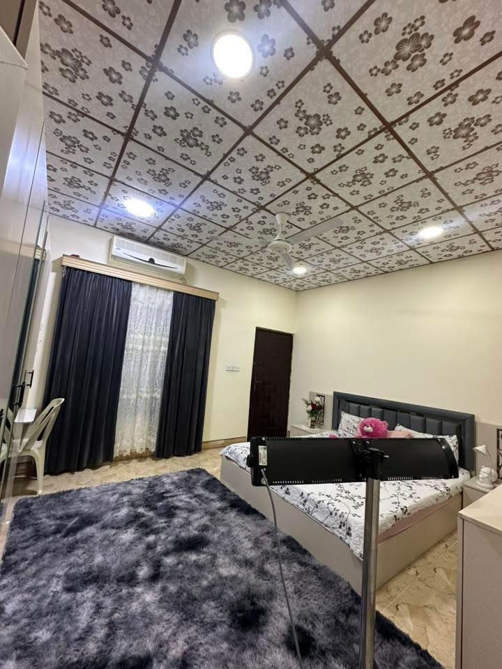 دار للبيع 100 متر طابقين ونص يحتوي على 3 غرف نوم وصاير مقابيل مدرسة طابو ملك صرف في منطقة حي العسكري - خلف جامع سداد برزنجي 
***********
