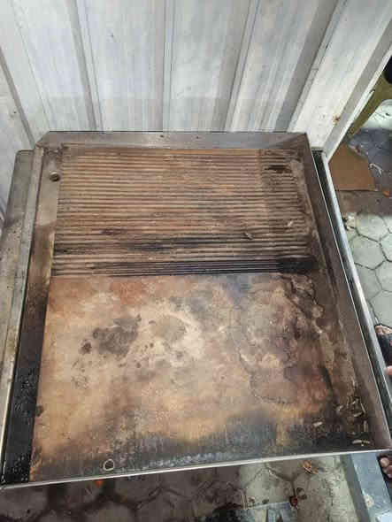 شوايه للبيع حجم كبير جديده نضافه 90٪ مكاني بغداد السعر 300 وبيها مجال قليل ***********
