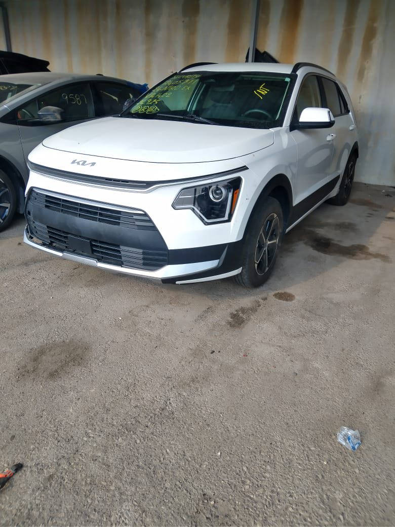 سلام عليكم
كيا نيرو هايبرد 2024 
حادثهه بس جاملغ بدون ايرباك 
مواصفات السيارة 
بصمة 
كشنات تدفئة 
شاشة الاكتروني 
رادار جانبي وأمامي 
ويل كب 
ماشية تقريبا 32 كيلو
السعر ب 170
للاستفسار ***********

