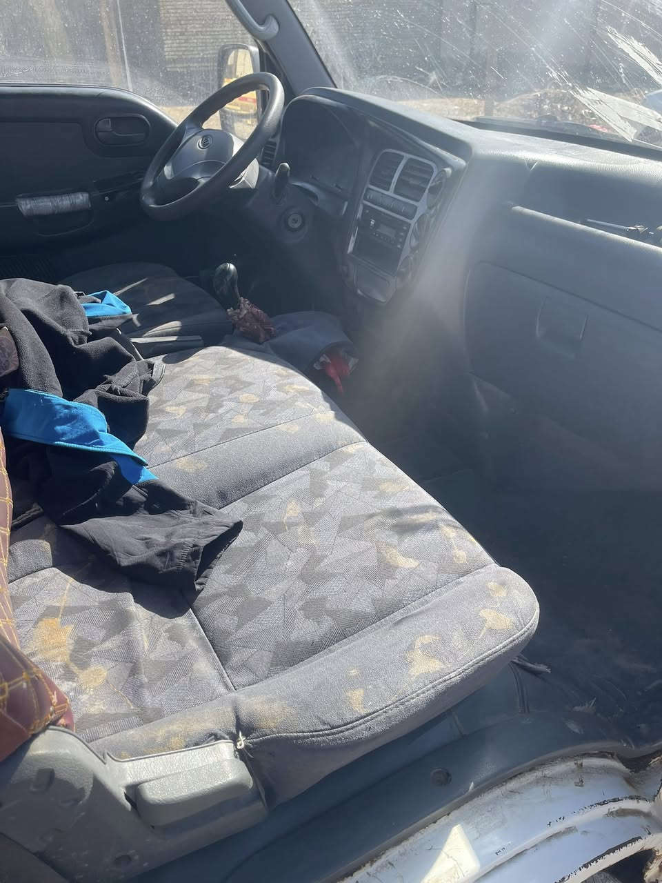 اخوان هموسه موديل ١٢راعيه ميت وعنيد مستمسكات كامله حته مازوجته بيه قاصر واحد السياره جديده متروكه من ٢٠١٨وهسه جاهزه تبريد ثلج حداديه جديدهرقم انبار مشروع وطني العنوان الدوره السعر ٦٥رقم ***********
