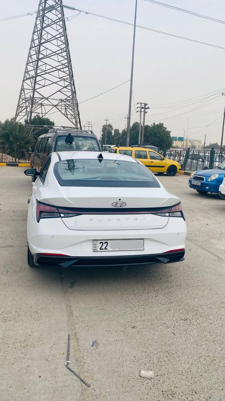 السلام عليكم
النترا مديل 2023 خليجي رقم أربيل 
فول مواصفات 1/1 بصمه وفتحه وتشغيل عن بعد اشاير بل مري شاحن لاسلكي ثلاثة انظمة قياده باقي المواصفات معروفه محرك 1600 السياره مكفوله السعر 180$
العنوان نجف لاستفسار اتصل على الرقم ***********
