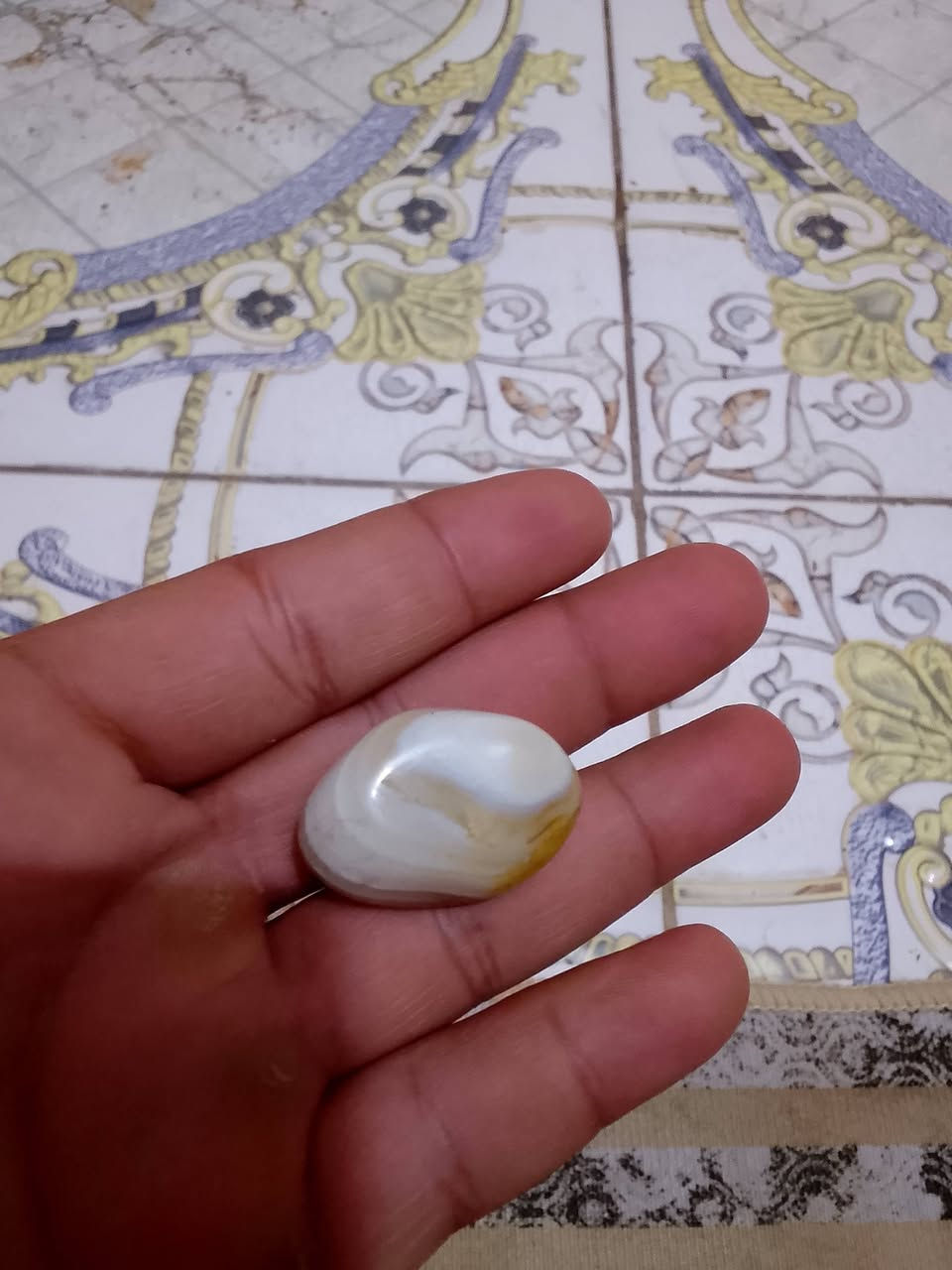 السلام عليكم حجر داودي للبيع لكيته طايح وماعرف بيهن. للأستفسار ***********
