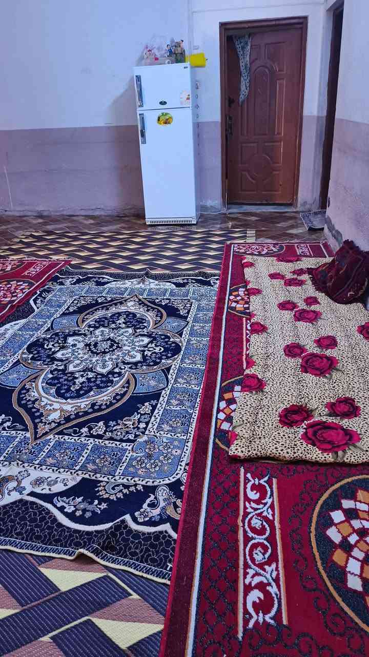 السلام عليكم بيت للبيع قرب ساحة الطف بحي زهراء يتكون من غرفتين وصالتين واستقبال ومطبخ وصحيات خارجيه وداخليه ومدخل مساحة ٣٠٠مترلاتصال على رقم ‏‪***********‬‏ ملاحظة بناء طابوك سعر خاص
