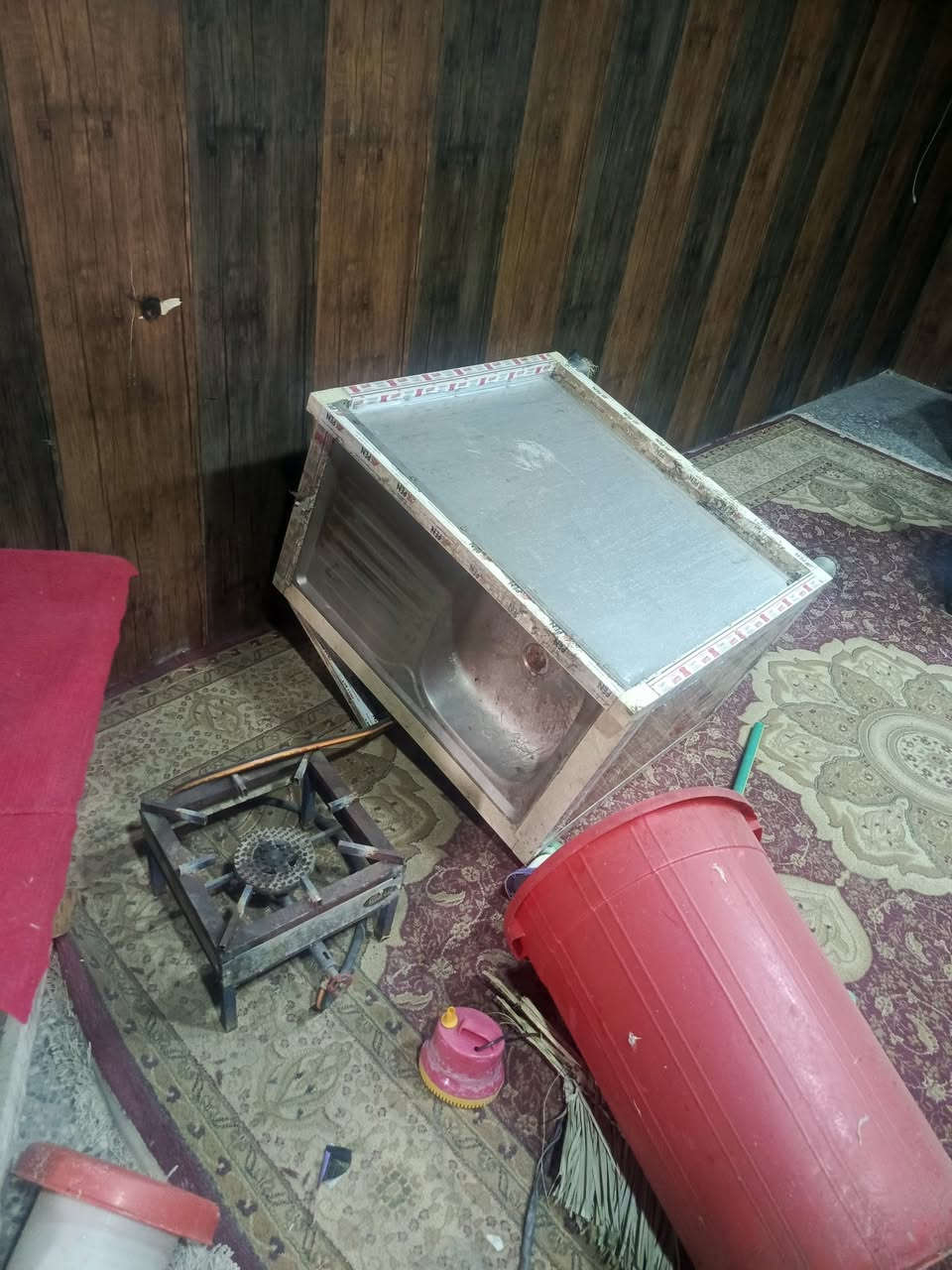 سلام عليكم عندي غراض سمج نضيفه كلش 
شوايه حوض سمج مسكافات سنك 
البيع هذا رقم حب شتري ***********
