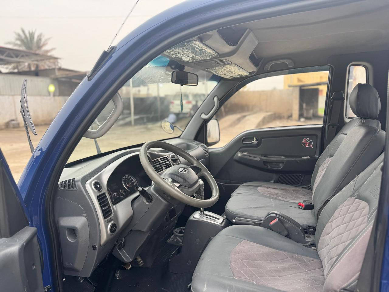 السلام عليكم سيارة كيا بنكو حمل((( #ادوات شغل بغداد )))للبيع الموديل 2007  محدث 2018سيارة كاملة مكينة كرنفال كيراوتماتيك  مري شفط تدفئة بل كشنات   السياره مفوله محرك 3000 قبق اسود وتخم تاير مكان السيارة  العلم سعر  55 وبيه مجال قليل للشراي 
ملاحظه بيها رقم وسنويه وحصة كاز 
للاستفسار ***********
