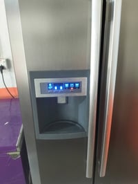 ثلاجا البيع العنوان بغداد جسر ديالي الكرغولية سعر 400  وبي مجال 077685...