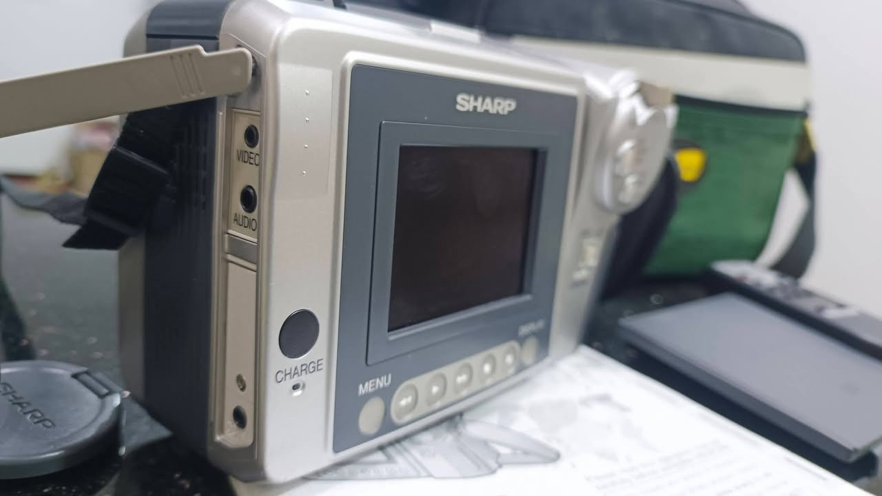 كامره شارب كاسيت 8 ملم باله انكليزية صناعه ماليزيا، جداً نظيفه بكامل ملحقاتهه تعرض على شاشه الكامره و على البلازمه. 

٨٠ الف


**إذا كنت صاحب هذا الإعلان وتريد حذفه لأي سبب، رجاءا أرسل رسالة إلى الدعم الفني**