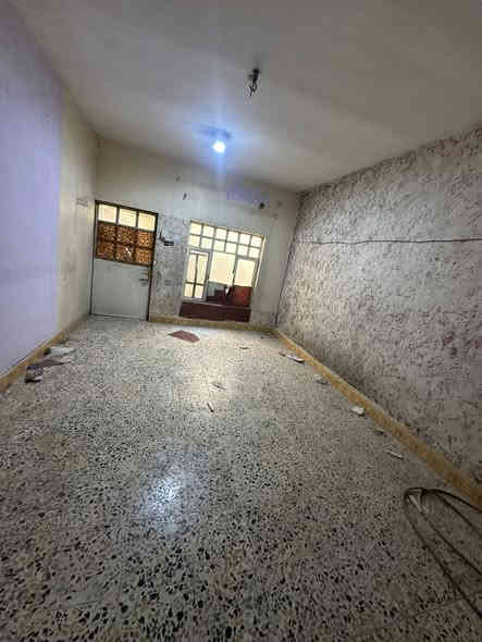 بيت للأيجار مساحة 70م طابق ثاني سعر :300
يحتوي على#استقبال#مطبخ#غرفت نوم #خدمات 
الموقع 📍الشعب خلف شارع عدن  (موقع ممتاز)
للأستفسار آكثر الأتصال ***********
