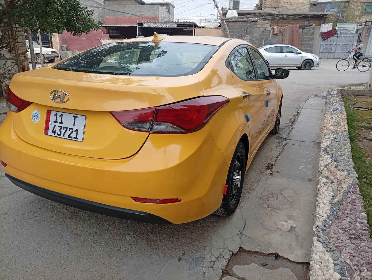 النترا ٢٠١٤ امريكي 
بيها تبديل بنيد وباب بدون دواخل 
مكينة وكير وصدر وتبريد مابيهن نقص
السيارة متصرف عليها ربع 
السعر ١٠٥ وبيها مجال 
***********
