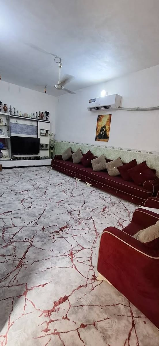 دار للبيع 100م طابقين خلف اسواق برتقالة حي النواب قريب جدا علئ حولي الكفيل
3غرف نوم صالتين كبيرات مع باقي الملحقات  سند 25اقرار محكمة  للاستفسار ***********
فقط بيع لا ايجار ولاقسط
