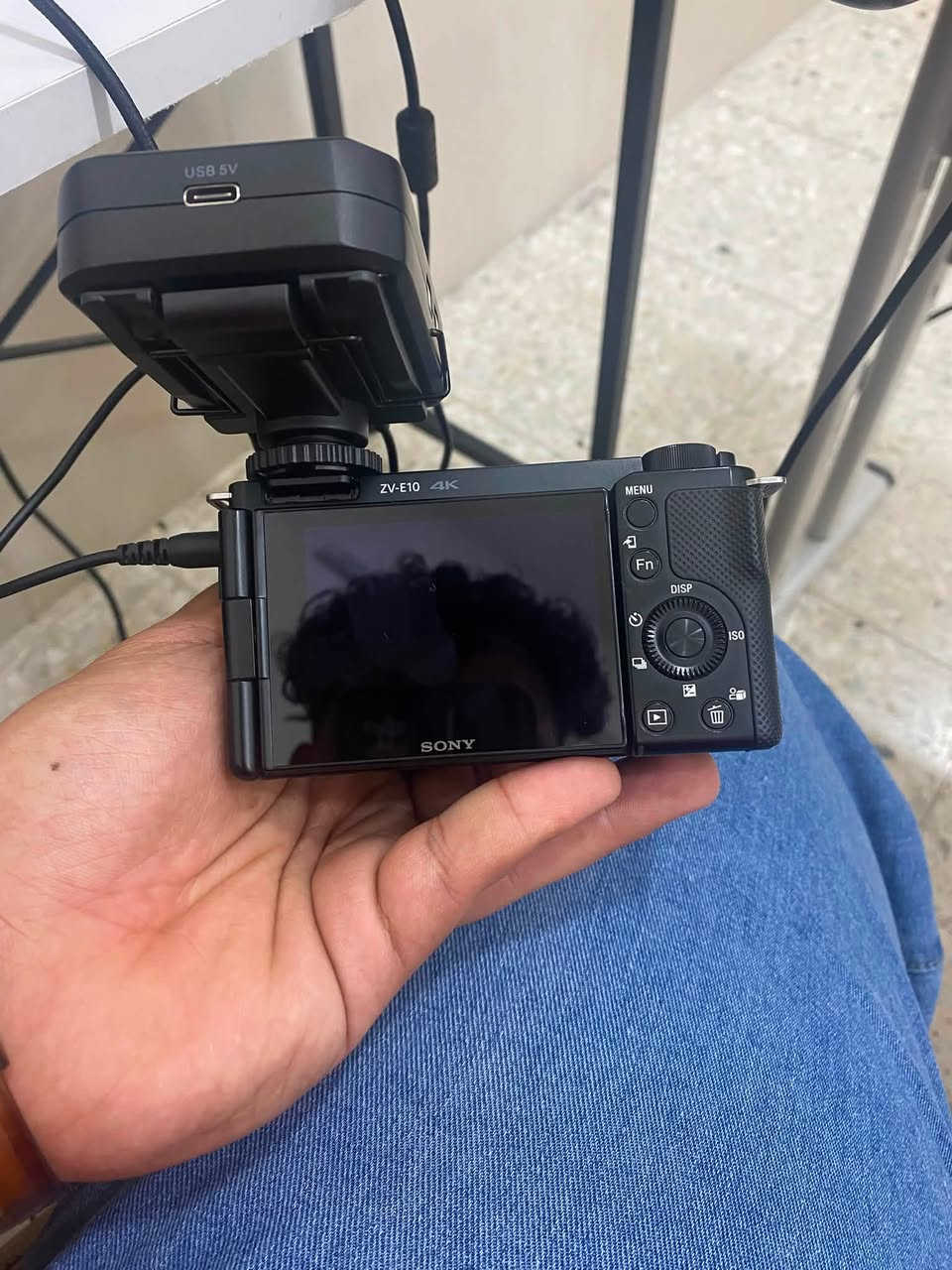 السلام عليكم Sony zv-e10 الاصدار الاول
قطعتين عدد الشتر مذكور بيع مستعجل 
وياها بطارياته و عدسه الكت 
السعر لل وحده ٧٠٠ وبي مجال  
كمبل ويبل اس نضيف ٨٠٪؜ ب ٢٠٠وبي مجال 
عدسه ٣٠mm f1.4 350 بيه مجال 
المهتم يتصل ***********
بغداد الكرخ تريد توصيل موجود بس تدفع ٣٠٪؜من سعرهم 
(يفضل تجيني للبيت )
