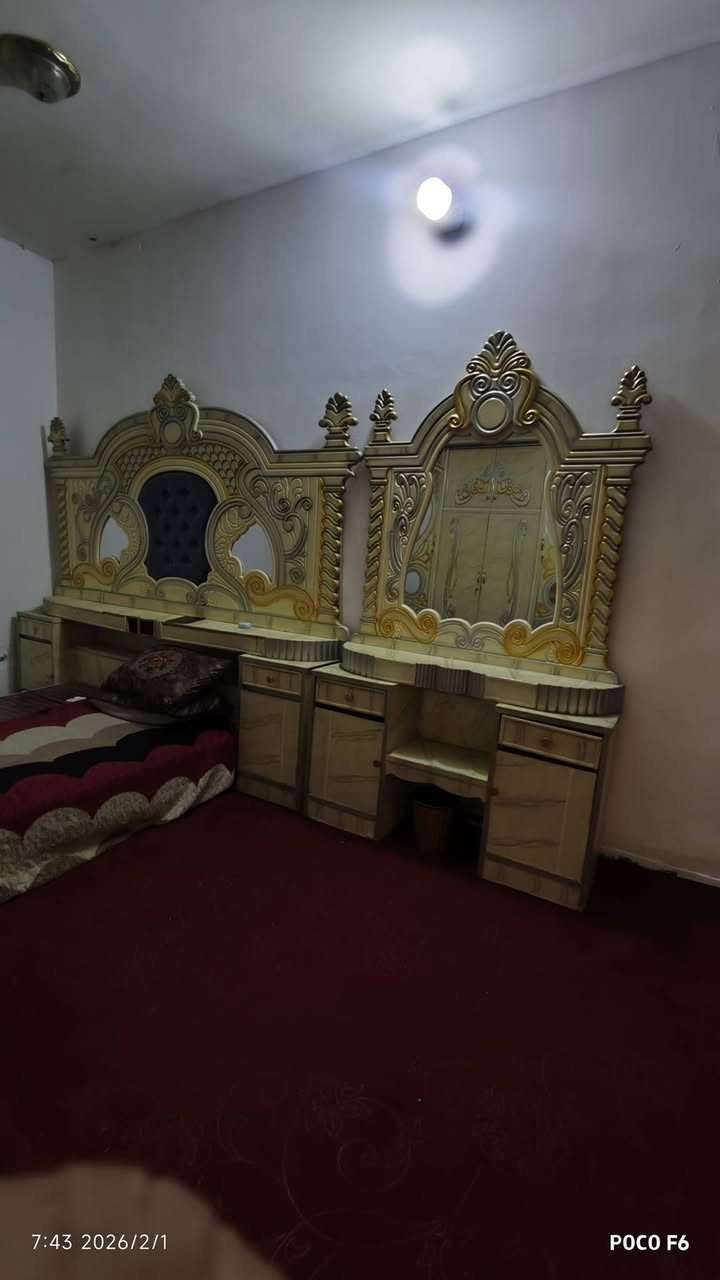 سلام عليكم غرفة للبيع الغرفة كلش نضيفة و تفصال عراقي
السعر : 750 وبيها مجال بسيط 
الهاتف : ***********
