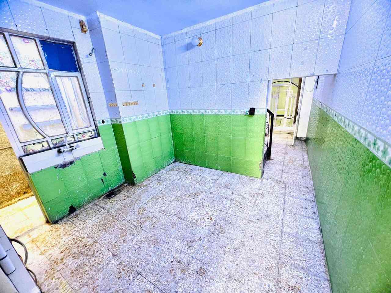 ‏يا الله سلام عليكم بيت للبيع منطقة جسر ديالى الجديد بغداد الكنغولية مساحة البيت 100 متر بيع مستعجل بسبب الظروف بيت كامل ما مسكون به بيت جاهز سيراميكوك شي وترميم جديد واجر سطح موجود موضح بالقطع الفيديو موية وكهرباء وخدمات قريب على الشارع يبعد عن الشارع 50 متر البيت جاهز ونظيف بنيان حديث يحتوي البيت على غرفة خمسة بأربعة وصالة وصحي ات الداخلية وخارجية يحتوي البيت على مطبخ حار وبارد واستقبال وق راج والبيت جاهز الوجه خمسة والنزل 20 البيت باسمي سند 25 تحويل مباشر من طرف المشتري السعر مناسب 52 وبي مجال للشرا ايه يحتوي البيت على طابق ونص وكامل على آخر حباية رقم الهاتف *********** واي استفسار على هذا الرقم ما متواجد على الفيس اللي يحب يتصل وبخير ويدل بيت كلش نظيف وبالعافية علي اخذه يكمل المقطع الفيديو ويتصل بي وأنا بخدمه السطح مطبق
