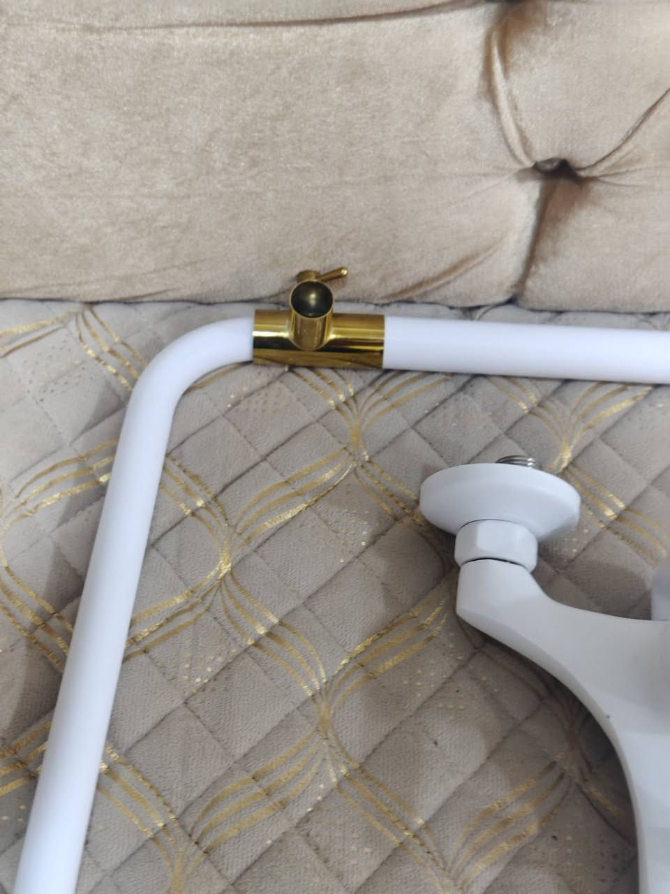 خلاط دوش كامل بهذه شكل حديد بل كامل لون ابيض ذهبي يفيده يراسلني سعر مناسب جدا


**إذا كنت صاحب هذا الإعلان وتريد حذفه لأي سبب، رجاءا أرسل رسالة إلى الدعم الفني**