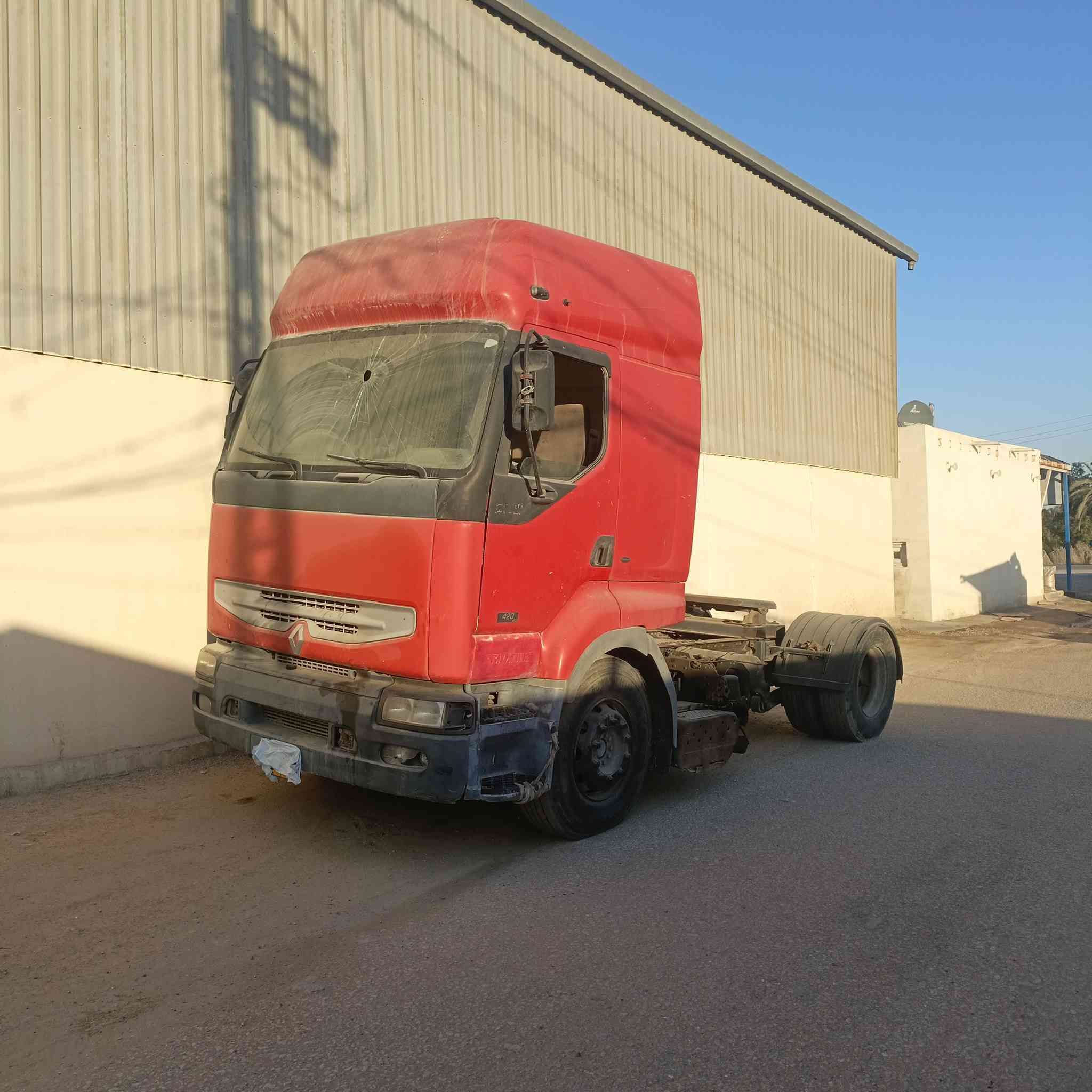 للبيع رينو مديل 2005شغاله مكفوله كفاله عامه رقم شمالي بدون امداور السعر 40 الستفسار ***********
