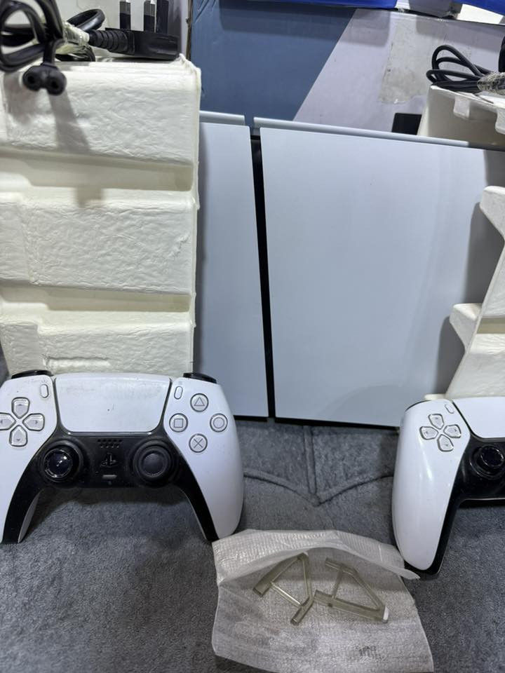 سلام عليكم ps5 slam للبيع
مع ubs اوف لاين 1500مع قرصين وجوستكات ثنين 
غراضه كامله كل نقص مابي نضافه مثل ماموضح بلصور برغي مامفتوح بي كاروتنه ويا كامل مكمل 

العنوان البصره الابله 

السعر 750 وبي مجال للشراي 

رقم الهاتف ***********
موجود واتساب
