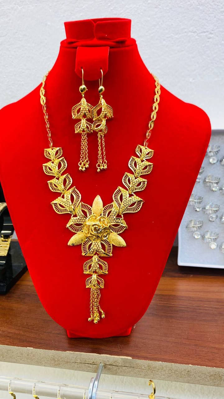 تخم تراجي وقلادة 💯السعر 12 الف
توصيل مجاني داخل السماوة 
توصيل محافظات 3 الاف 
عنوان السماوة حي العزل ***********
