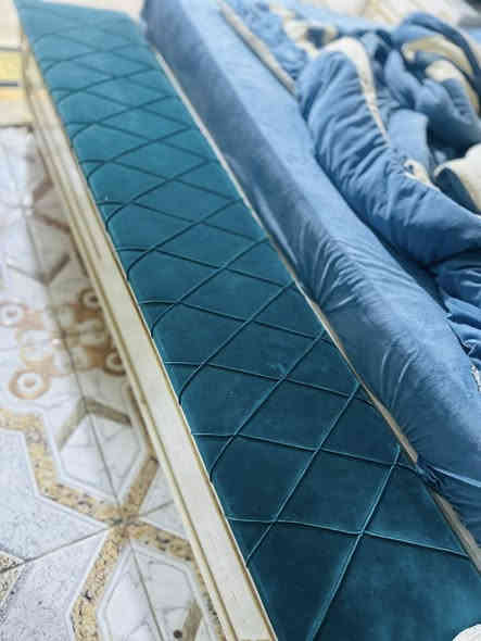 غرفه ملكي فخمه ما بيه اي ضرر 10 قطع شرط النضافة والفخامه وألقوه سعر مليون ونص وبيه مجال الكرسي والطبله هديه وياه لتواصل واتساب ***********
