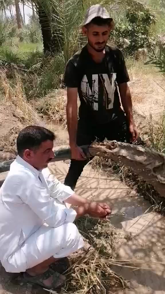 حفر لابار الارتوازيه والمهولات وتعبيرات الشارع كافت محفضات العراق بسعار مناسبه ***********
