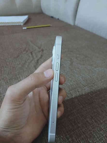 سلام عليكم آيفون 13 عادي 
للبيع نضافه فول الاستفسار اتصال ع رقم 
***********
