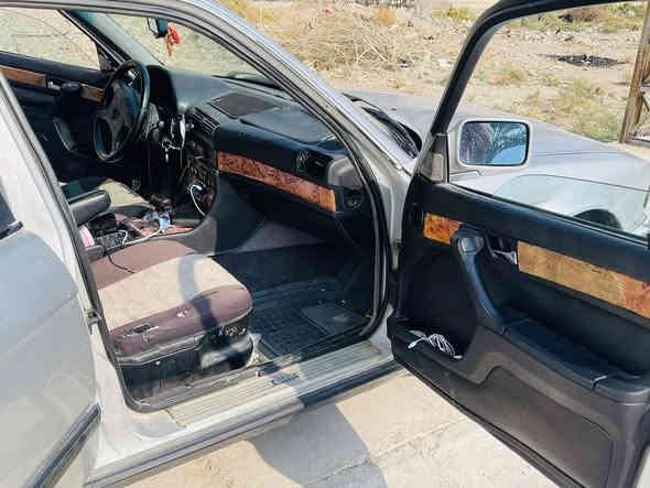 السلام عليكم 
بي ام 730 اصل وفصل 
8 سلندر 
رقم شمالي بسمي 
محرك جديد حاوية
بور كهرباء بنكة كهرباء 
تبريد ثلج 
سعر 50$
مكانها ديالى 
***********
