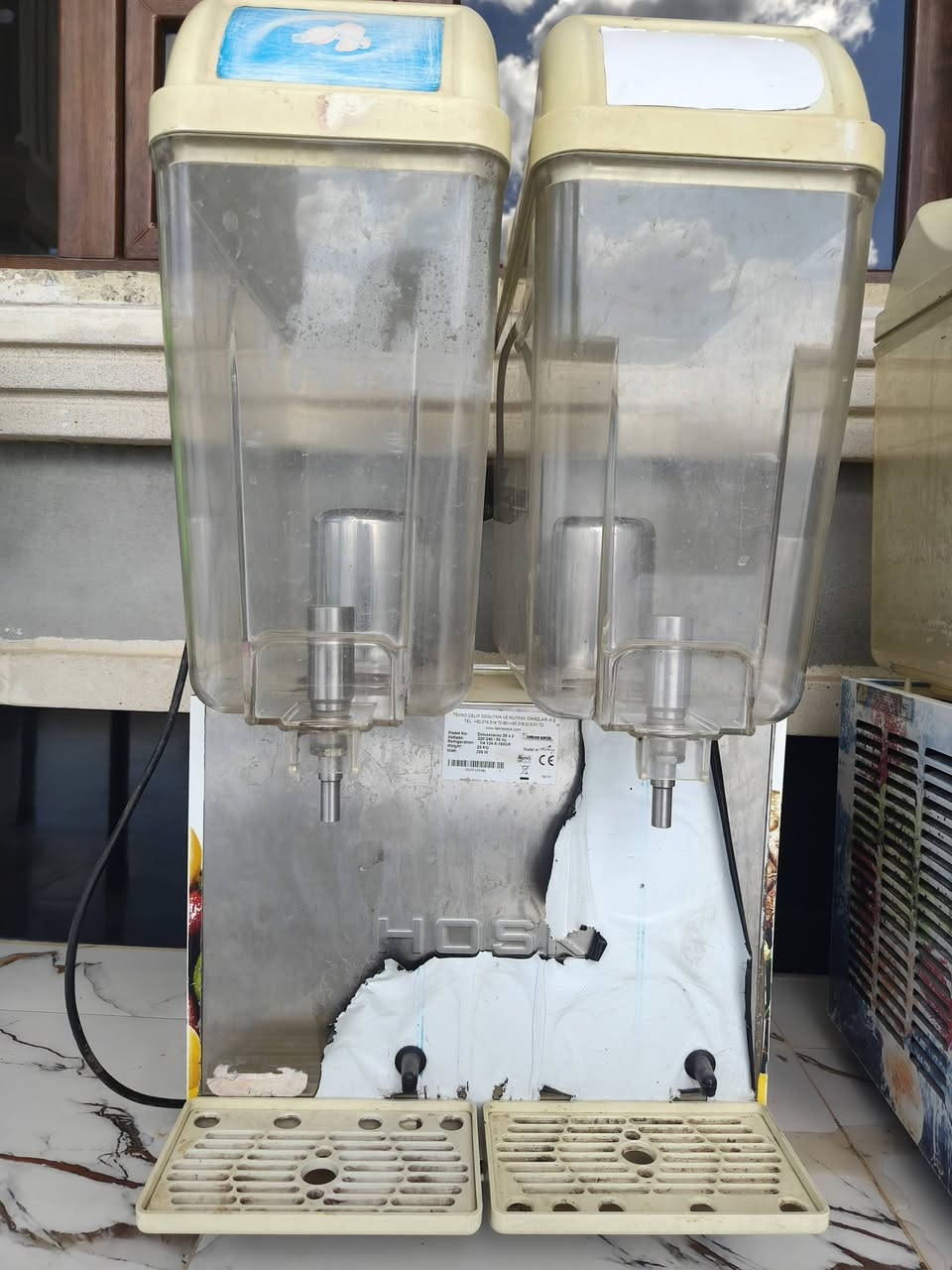 السلام عليكم
يوجد برادت شربت للببع عدد2 بعدهن جدد وشغالات

هـ‏‪***********‬‏
