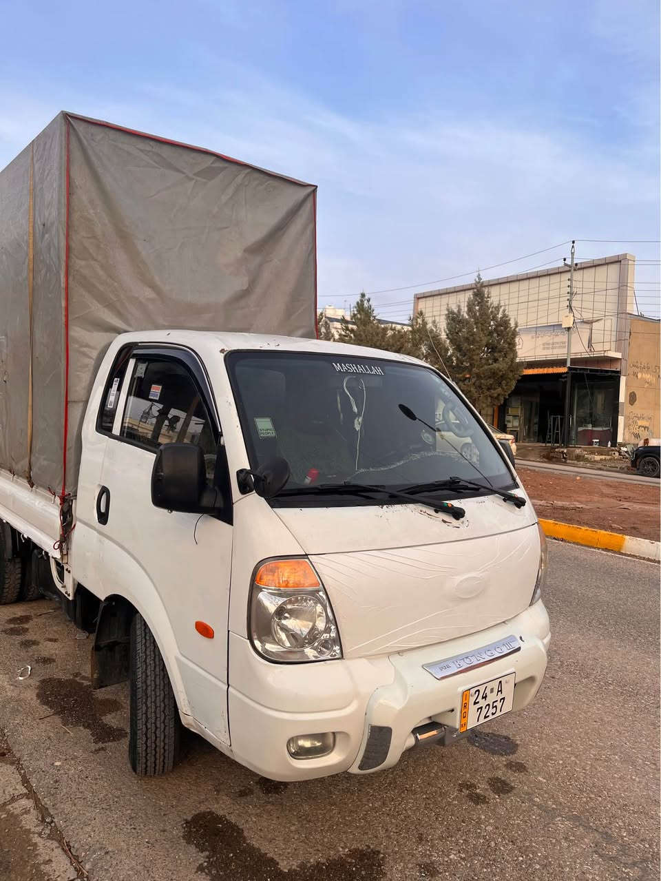 کیا ٣٠٠٠مۆدیل ٢٠٠٨ مەکینە رەشی پەمو  نۆزل عادی    گێرو مەکینە تەبرید بە شەرت سیارەکە جاهیزە  مەکینەی تازە بەسترایە  سبوخی نیە جێ جێ سبوخی هەردایە و شوێن کارتی 
هەیە سەنەوی رە قەمی هە زەی نوێیە  تاخم تایەی پێشەوەی حە فتەکە بەسترایە سیارەکە شاشە ئایپادو کامیرا چەمچو چادری بەرزی لە سەرە مالی کەسابەتە بێ مەسروفە سعری ١١٥ وەرەقەو مەجال 
*********** *********** شقلاوة, أربيل
