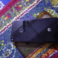 جهاز هواوي p8الجهاز نضيف وحلو الذاكرة 16التصف كلش ممتاز بي بصمة بالظهر...