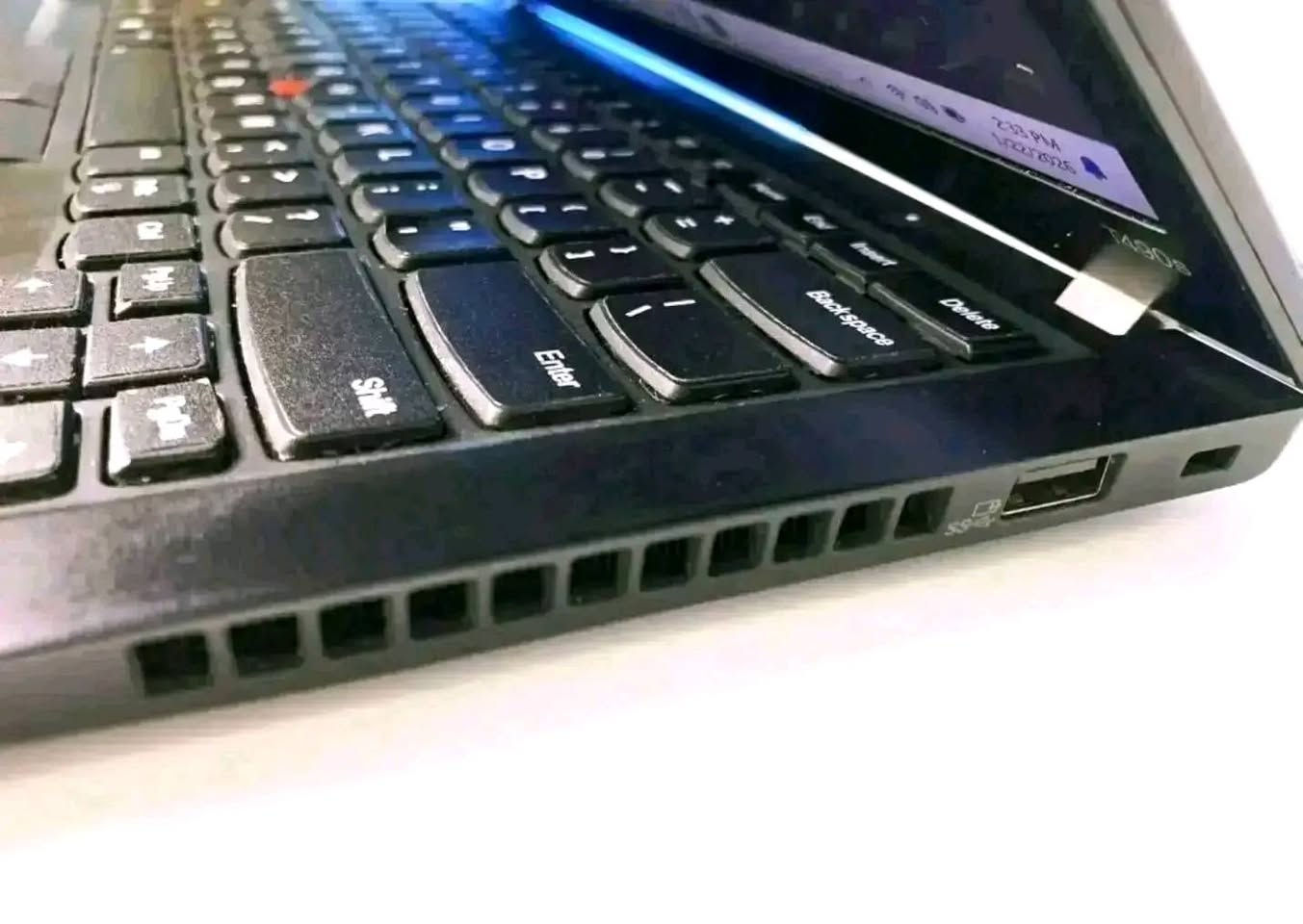 لابتوب lenovo core i7  سوبر سلم الجيل الثامن للبيع
المعالج core i7 الجيل الثامن
رام 8 كيكا DDR4
هارد 256 كيكا SSD
كرت الشاشه Intel UHD حجم 4 كيكا
الشاشه حجم 14 انج ضد التوهج  دقة FHD
باتري ليثيوم 6 خلايا  شحن سريع 65 واط والباطرية ممتازة وشاحن تايب سي 
كامره دقة hd تحتوي قفل فتح وغلق الكامره
 منفذ تايب سي و رام  وhdmi وسيم كرت وباقي المنافذ   الحاسبه كلش نضيفه وحلوه
السعر 325 الف النجف, العراق


**إذا كنت صاحب هذا الإعلان وتريد حذفه لأي سبب، رجاءا أرسل رسالة إلى الدعم الفني**