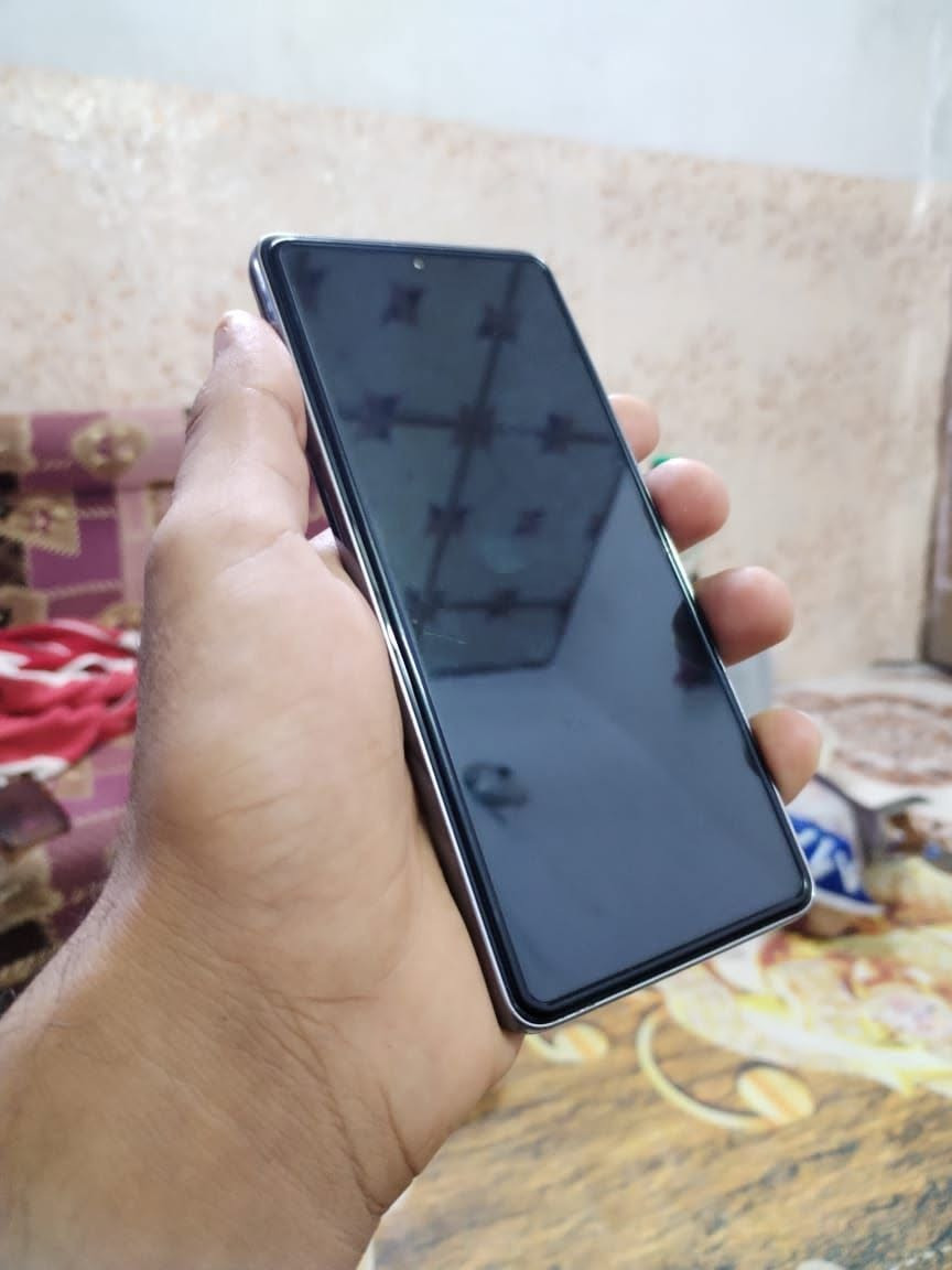 للبيع تلفون سامسونك A73 G5 اخو الجديد 
مواصفاته كلش حلوه قريب على اس 23 الترا حته شكله قريب 
بطاريتهكلش حلوه 
شحنه يدوم يوم ونص او يومين 
ذاكرته 256 كيكه
كامرته كلش حلوه ويفيد بل تصوير 
تعليك ما بي مستحيل يعلك 
ببجي كلش حلو بي بدون تعليك 
تلفون عليه الاعتماد بس محتاج وراح ابيعه 
شاشته واضحه التلفون ما داخل تصليح بعده اخو الجديد مع الكارتون والوصل 
تلفون كلش حلو ومرتب اخذته ب700 حته الوصل مالته بعده وحتاجيت ورايد ابيعه 
سعره 425 الف وبي مجال حك الجيه 
اي استفسار واتساب 
(***********)
