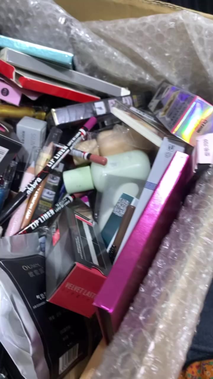 السلام عليكم قلبي عندي مكياج شي ان صيني وكوري يخبل الله شاهد ١٦٠ قطعه ب٧٥ والتوصيل محاني وبيها مجال وهاي نموذج من القطع 
 الي تحب تشوف القطع تتفضل خاص🤍


**إذا كنت صاحب هذا الإعلان وتريد حذفه لأي سبب، رجاءا أرسل رسالة إلى الدعم الفني**