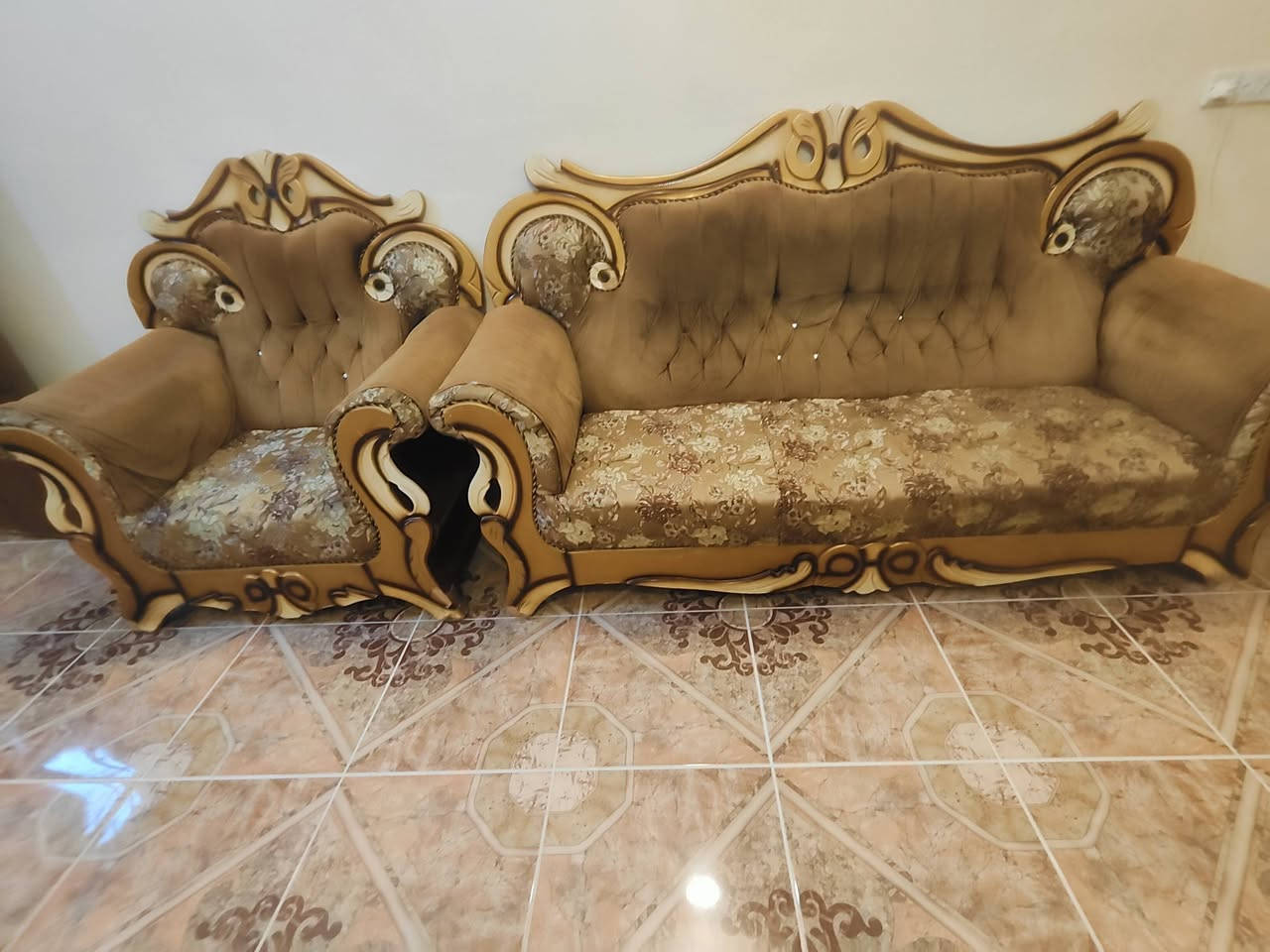 تخم للبيع سعر 250 وبي مجال العنوان بعقوبة الجديدة العزات التواصل ***********
