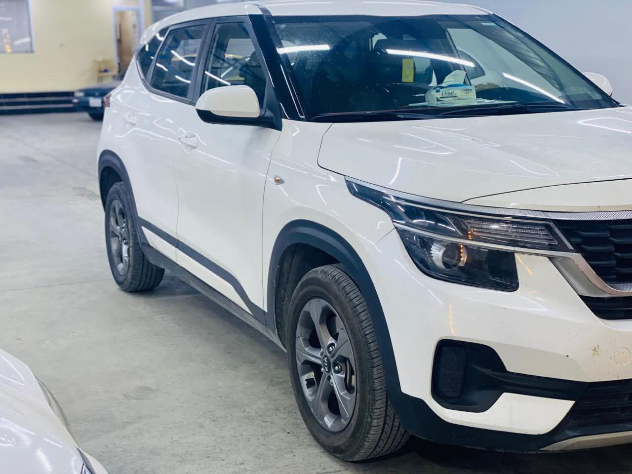 للبيع
كيا سليتوس موديل 2021 فول مواصفات  ما عدا الفتحة محرك ١٦٠٠ توربو كير ومحرك مكفولات برغي ممفتوح بيهن على وضع الشركة كير ايتي بلادي 
لون ابيض
حساسات ورادار امامي وخلفي
حساسات جانبية النقطة العمياء
 تحكم استيرن فول 
 قيادة ذاتية
مانع انزلاق
تحديد مسار
 تخم تايرات جديد  
شاشة كبيرة  تدعم نظام بلي كار
بصمة تشغيل وبصمة ابواب كشنات جلد
لايت 6 عدسات متحركة وتشغيل عن بعد
  ٣ أنظمة قيادة
ماشية ٩٢
للاستفسار ***********
